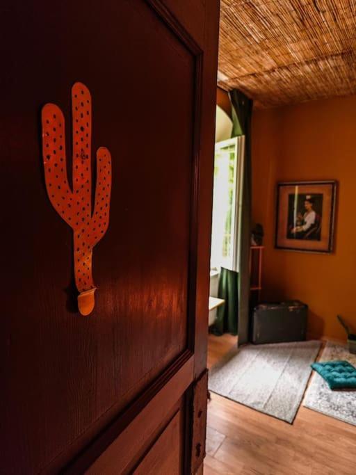 Sahara Studio With Shared Bathroom In City Centre Братислава Екстер'єр фото