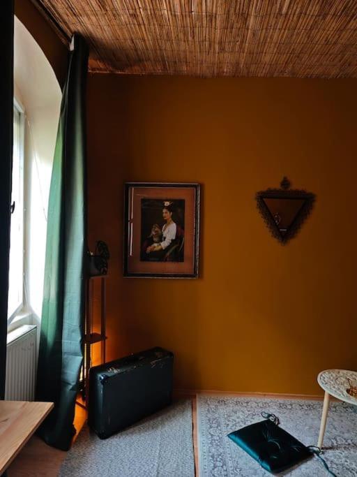 Sahara Studio With Shared Bathroom In City Centre Братислава Екстер'єр фото